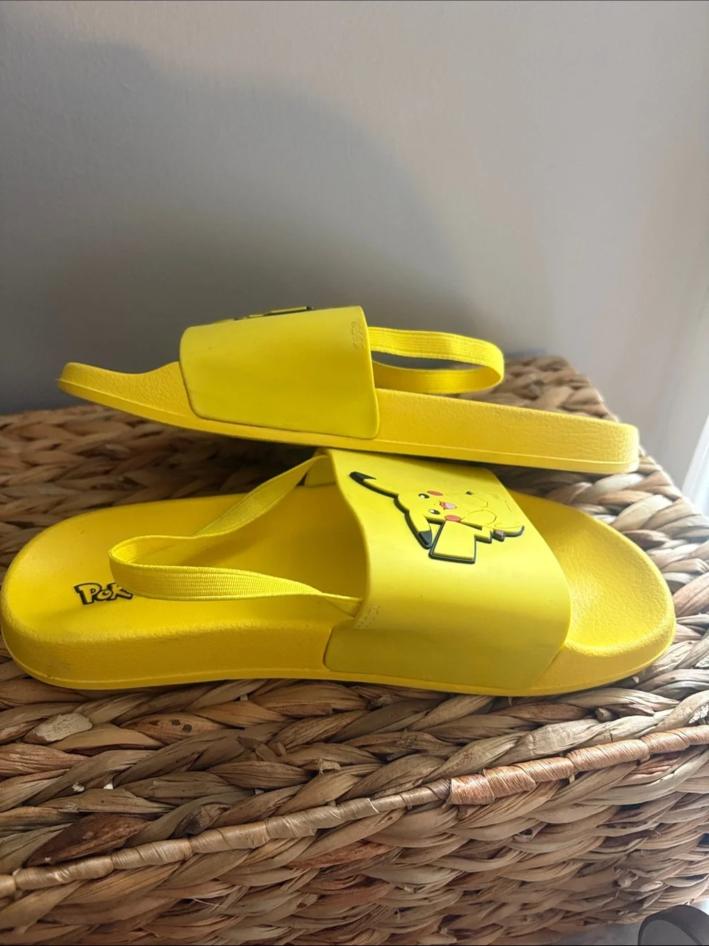 Pikachu Pokémon Kids Yellow Slide Sandals Size 3